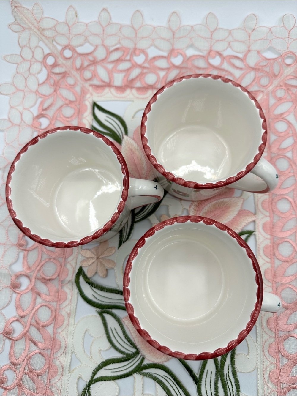 3 Austrian Gmundner Keramik Mugs. Biedermeier pattern. Hand Painted. - Picture 4 of 12